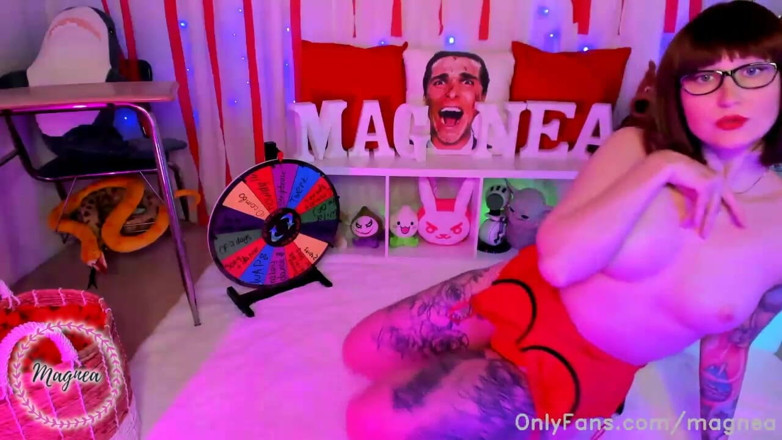 Magnea: Velma v koženém striptýzu ASMR naplácá