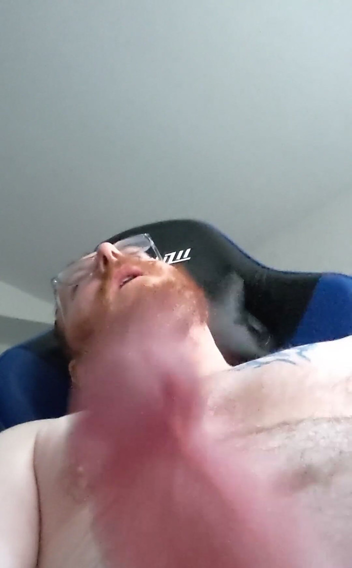 Wallace Accelron: Právě dostává tolik potřebné propuštění po dlouhém pracovním dne!