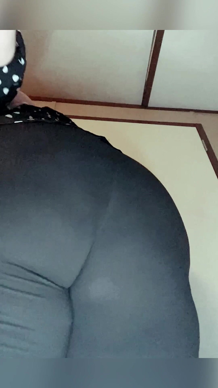 BellaBlast: Попка капли и шлепки в леггинсах в замедленной съемке