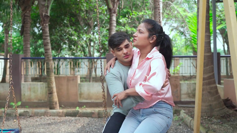 Desi Maal studios: Quente tia chamou seu namorado para o jardim e fez...