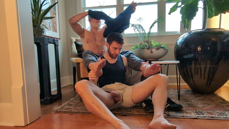 bearfoothunter: Bliss Bodywork Adora Os Pés E O Pau Do Pai