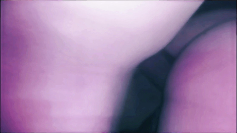 Lily & Theo: Karnaval adalah waktunya untuk berbuat dosa, untuk memuaskan diri sendiri...