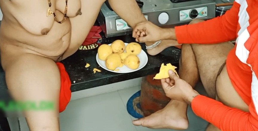 Kavitha_Vintho_: La zia indiana desi mostra le nostre tette calde in...