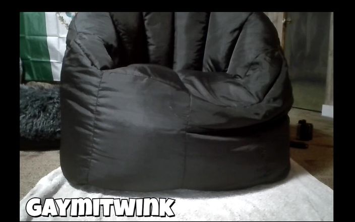 GayMITwink: Gay twink tự đụ mình với cu giả