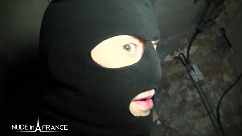 Nude in France: Phoebe hart anal an einem ungewöhnlichen ort gefickt