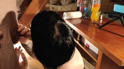 Beth Kinky: Teen bukkake děvka nedbalá saje cizince na blowbang párty HD