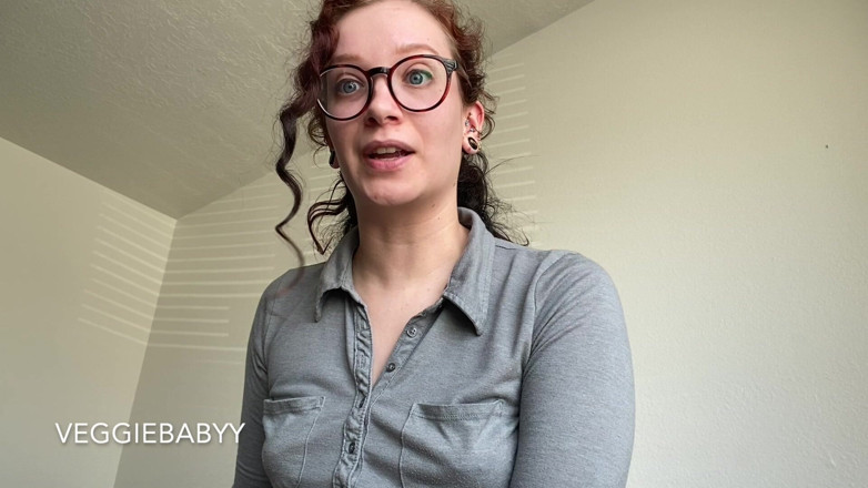 Veggiebabyy: Сексуальне приниження боса, приниження маленького члена і інструкція з ковтання руками