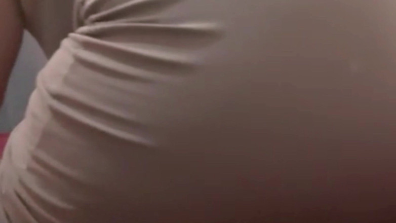 Zina Gabon: 最热辣的胖美女继母需要年轻的精液球深深插入她的阴户。熟女服务大黑屌。