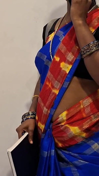Tamil satıcı kız Hintli yabancıyla sikişiyor