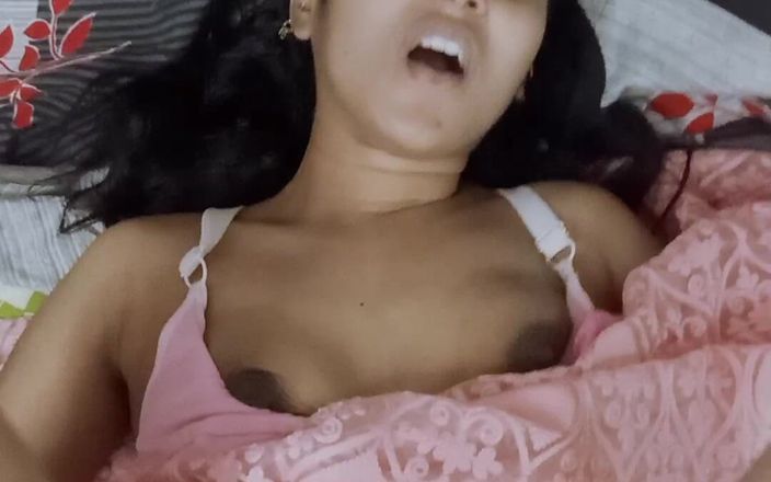 Couplemastiii: Bhabhi jebanie przez jej kochanków w domu