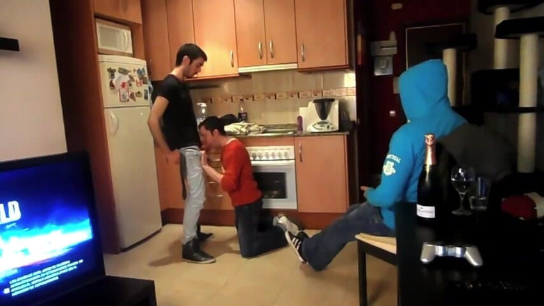 Robyn 3Some: Je regarde mon demi-frère baiser