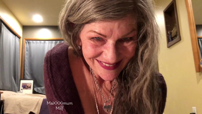 MaXXXimumMilf: Maxxximummilf 第一人称视角口交和粗暴肛交！