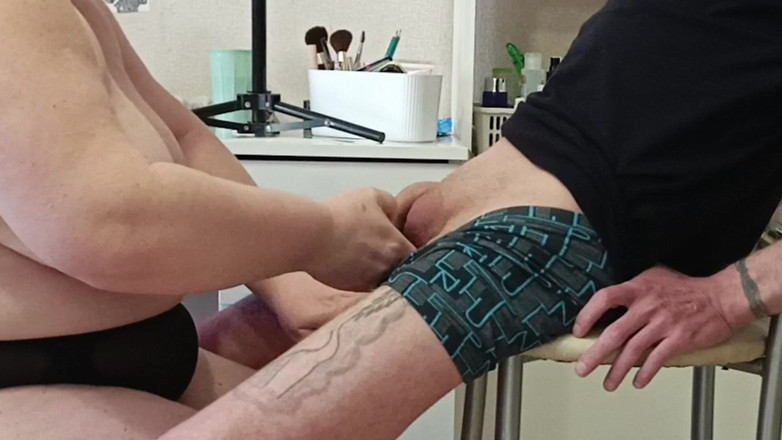 Zona901: Madrasta faz boquete e dedilhado de pau até eu gozar