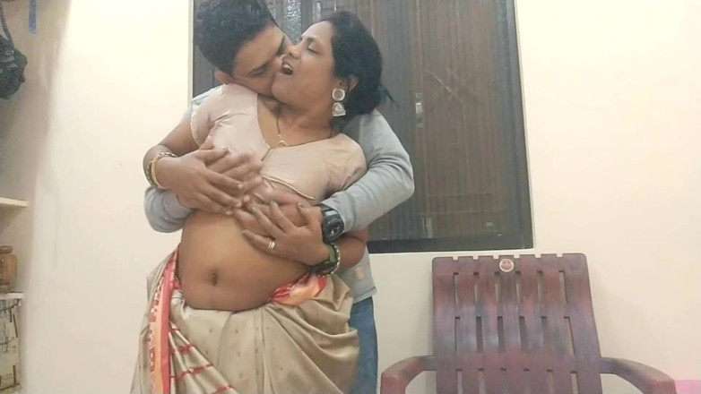 Popmini: Indian Horny It Professor Hot Sex in Beautiful Saree with...