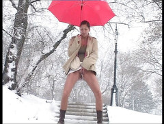 All about pee: Solo Pee Girls - Sexy Olga chcaní venku