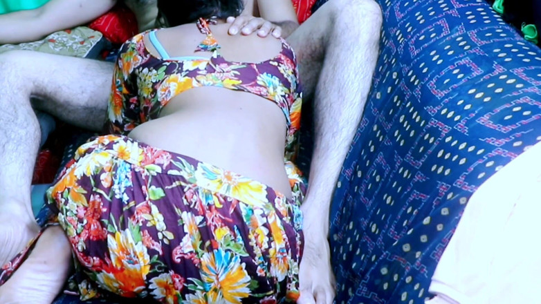 Rakul008: Ragazza indiana del villaggio indiano figa stretta sesso e pompino...