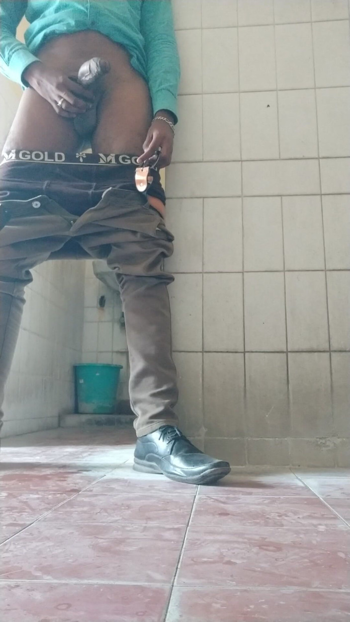 Tamil 10 inches BBC: En sevdiğim banyoda mastürbasyon