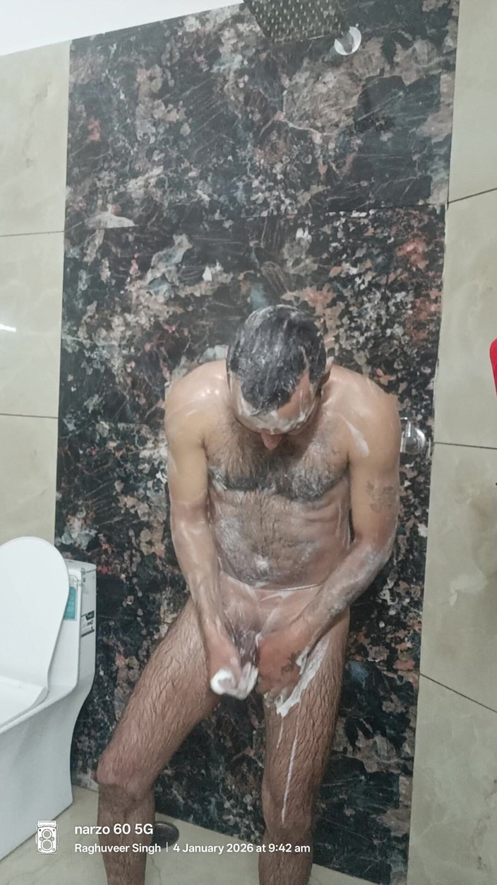 Rajasthani-old-lover: Indiana che si fa la doccia