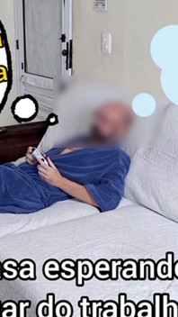 Erotische verhalen cuckold fetisj - een vrouw rust geblinddoekt terwijl de vriend van de cuckold in de kledingkast zit