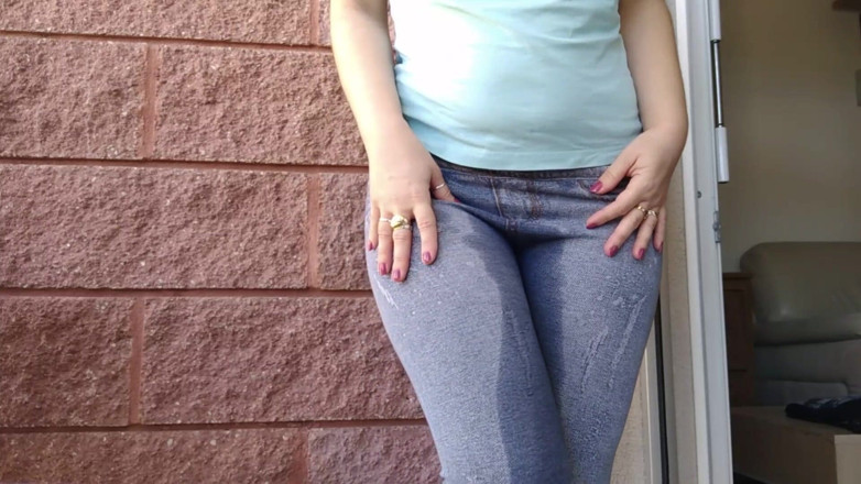 RavenBigAss: Wetting: Raven wets her new jeans with so much piss...