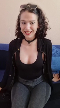 Melody je kouří sexy, svléká olejování a kolíkuje její tlustý zadek