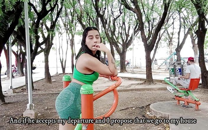 Vayolet: 美丽的拉丁女郎在公园里发现利亚姆的饥渴男人，并提议他操她的阴户 - 西班牙语色情