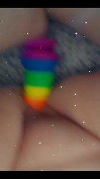 Etwas spaß mit meinem farbenfrohen dildo