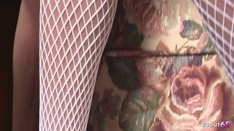 Shemale TS Collection: O asiatică în ciorapi are parte de primul ei sex anal