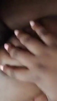 Ze gebruikte glijmiddel op haar dikke poesje en anaal, ik genoot er echt van