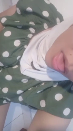 Jilbab69: Před koupáním masturbace, hidžáb a mokrá kundička
