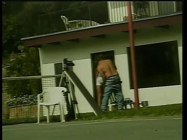 Old Good Porn: Dekhengst mag een geweldige kleine jonge hoer buitenshuis neuken