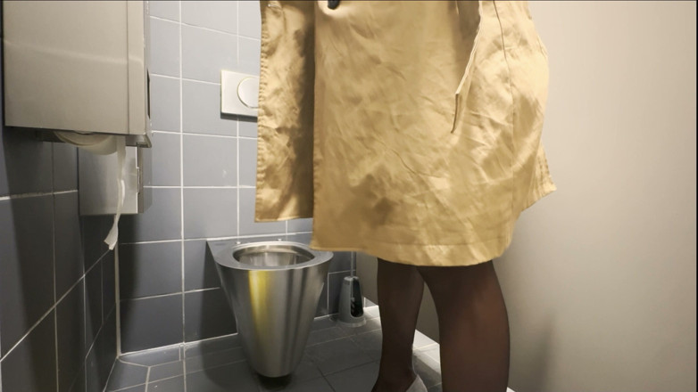 Loreleyadd: A vadia oleosa no vaso sanitário