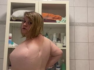One Arm Girl: Lentamente desnudando a la chica amputada