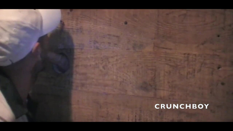 Raw French Bad boys: Cewek sange ini lagi asik nyepong kontol di glory holes