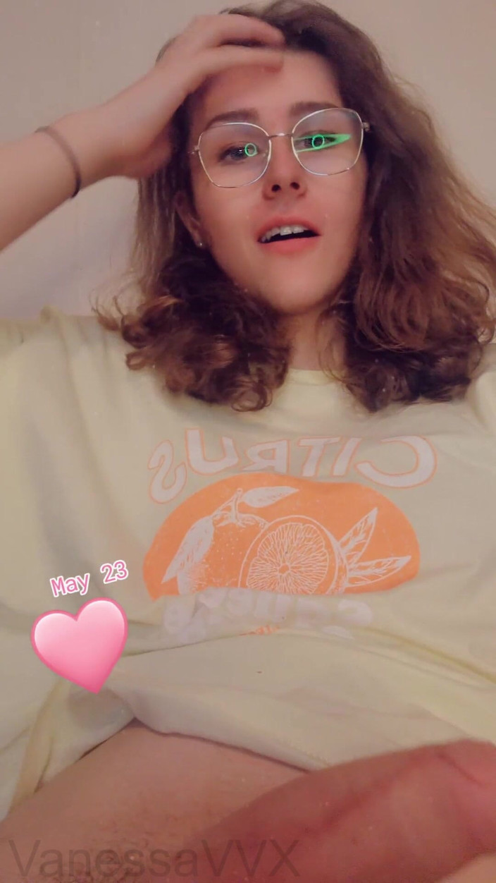 VanessaVVX: 자지를 빨고 핑거링하는 거유 밀프