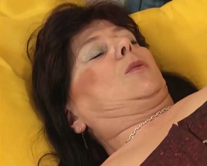 Mature Climax - 100% Mature Videos: Olgun bayan yumrukla sikiliyor