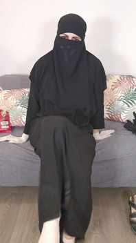 Smelling Cheesy Latex Glove of Stepmommy Mia Niqab
