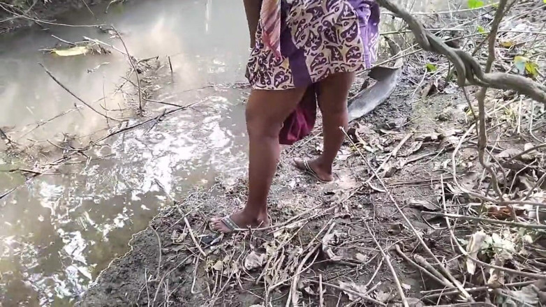 Pumi: Outdoor sex in my desi bhabhi