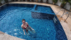 SkinnyWithAHugeDick: Sfw brincando em nossa piscina