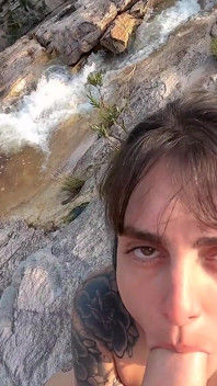 Téměř přistižen při šukání na turistické stezce