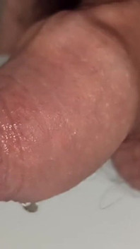 Primo piano Pipì lentamente e gustoso