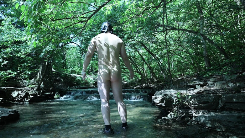 barenakedboy: Flexionando à beira da cachoeira, tentando se esgueirar um pouco de...