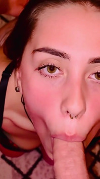Gagica suculentă a făcut o muie bună și neglijentă