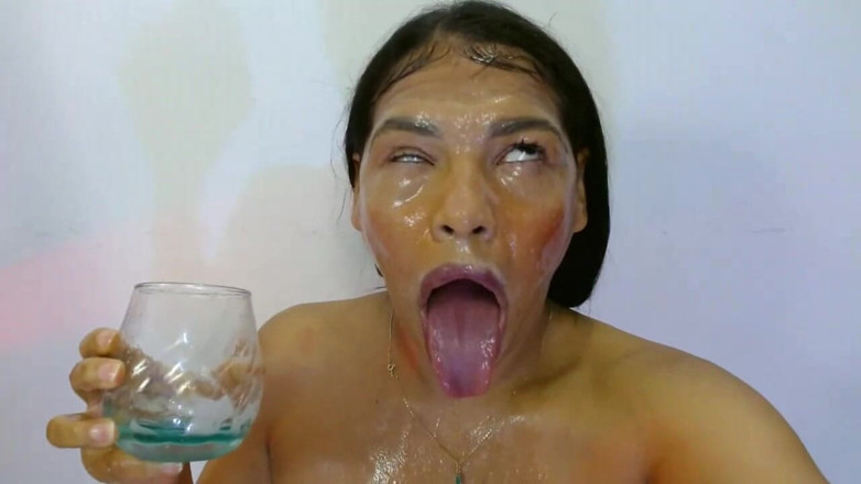 anabel693: Lamiendo el piso con saliva
