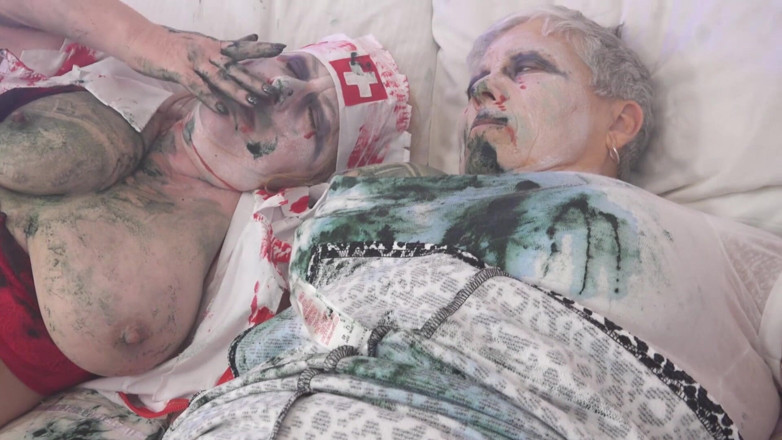 Dirty Doctors Clips - Mature British Lesbians: Seks szalone lesbijki zombie