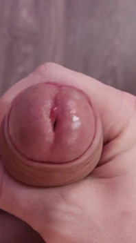Femboy Em Um Biquíni De Vaca Esguicha Leite De Seu Pênis No Peito