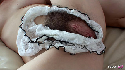 Full porn collection: Komşu olgun Veronica'ya baştan çıkarıyor ve son derece kıllı amcığıyla onu...