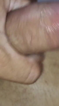 Foda-se seu padrasto na bunda com porra quente! Femboy em um orgasmo de porra!