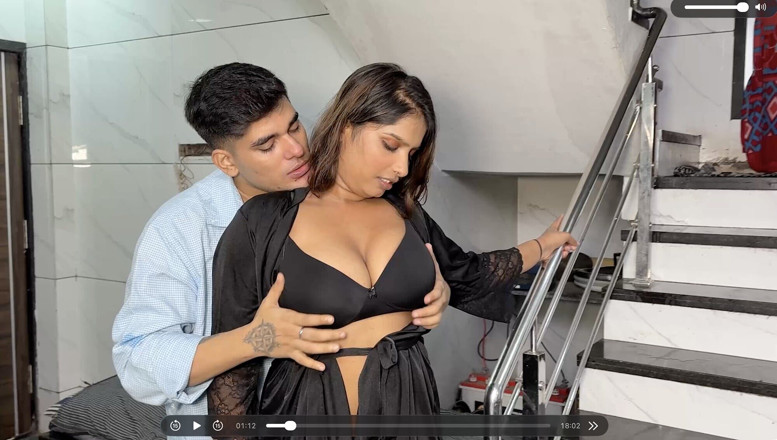 Punam Singh: Desi Sexy Bhabhi Ne Apne Boyfriend Ko Bula Ke Kitchen...
