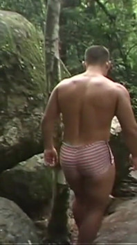 Sexo en la playa con twinks latinos